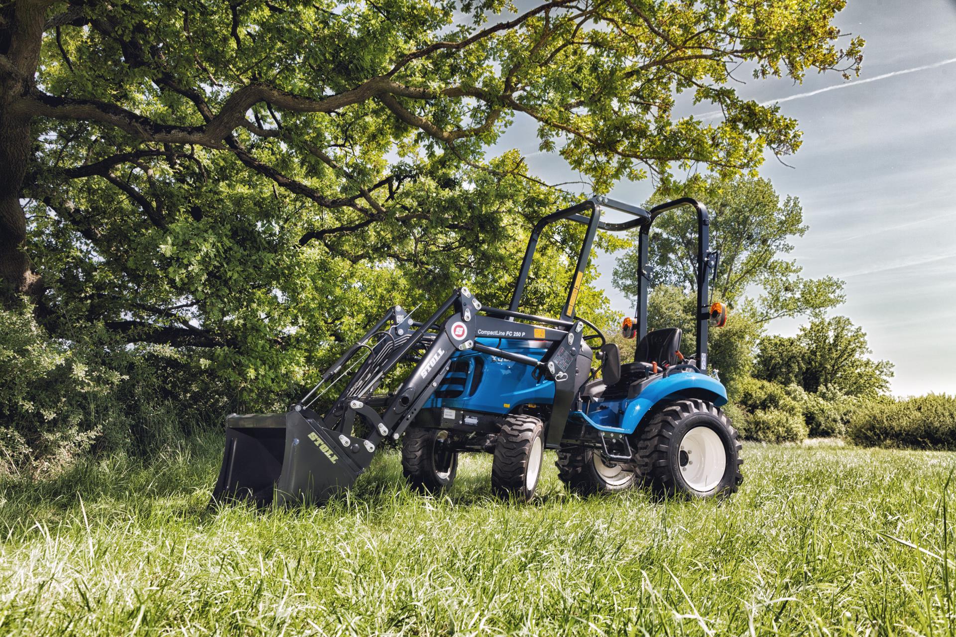XJ25 - HST LifeLine, inkl. Industriebereifung, Frontlader Stoll FC250P, Schaufel 122 cm SkidSteer-Schnellwechsler und OPG für XJ25