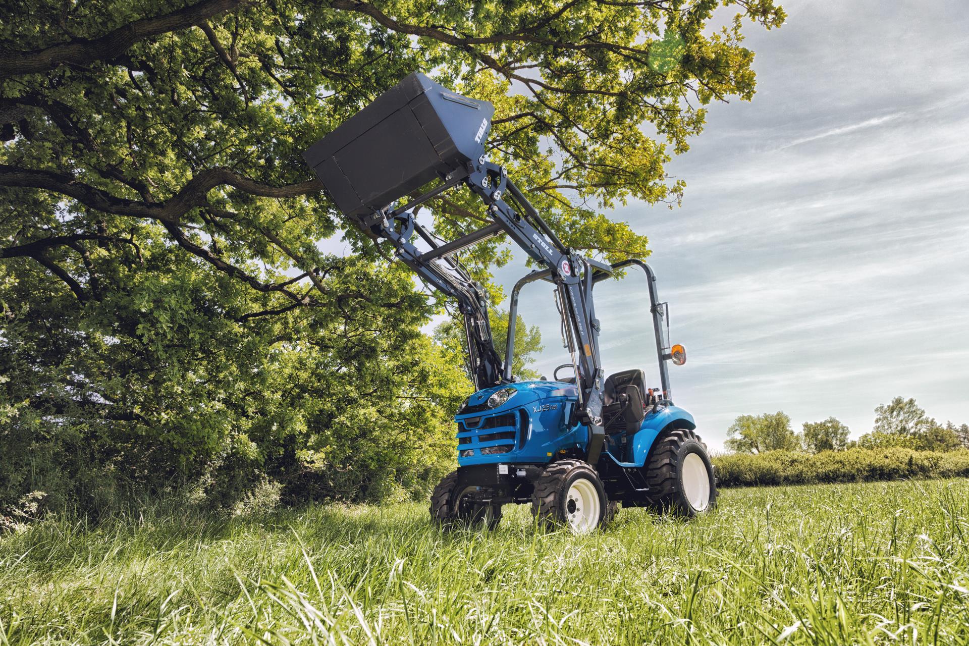 XJ25 - HST LifeLine, inkl. Industriebereifung, Frontlader Stoll FC250P, Schaufel 122 cm SkidSteer-Schnellwechsler und OPG für XJ25
